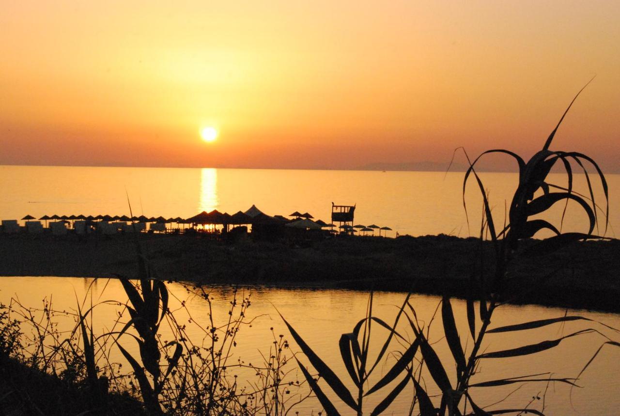Apartment Tramonto Sea-Front Valledoria  Extérieur photo